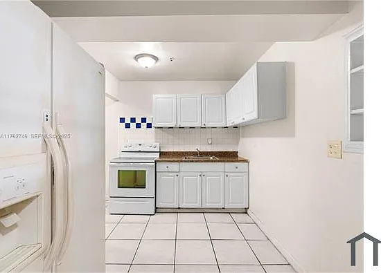 5604 NW 27th Ct — Photo 4