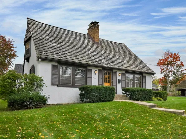 426 E Prairie Ave, Wheaton, IL 60187