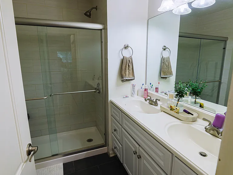 1049 Talbots Ln — Photo 11