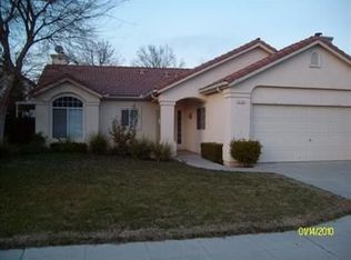 2743 Celeste Ave, Clovis, CA 93611