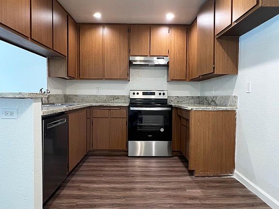 3rd image of 134 S Western Ave APT 9