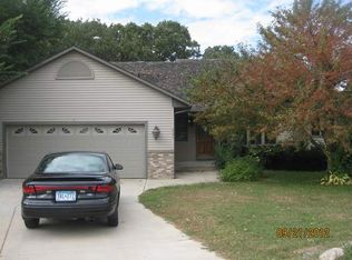 829 Bluff View Cir, Jordan, MN 55352