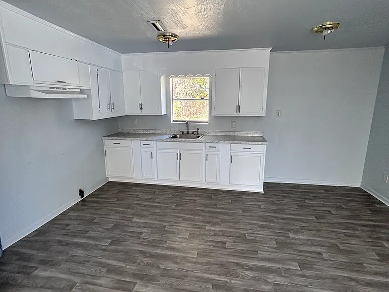303 Kentucky Ave — Photo 3