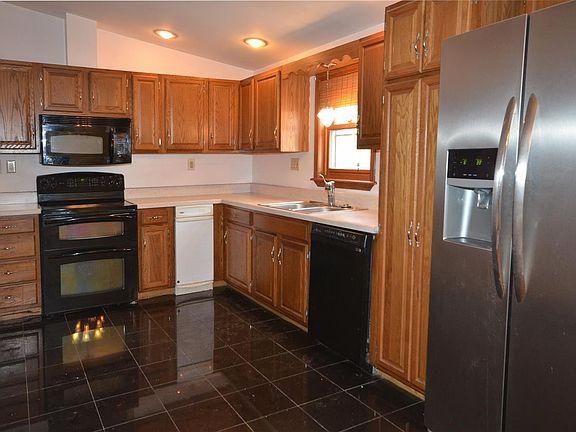5th image of 14 Woodcrest Dr