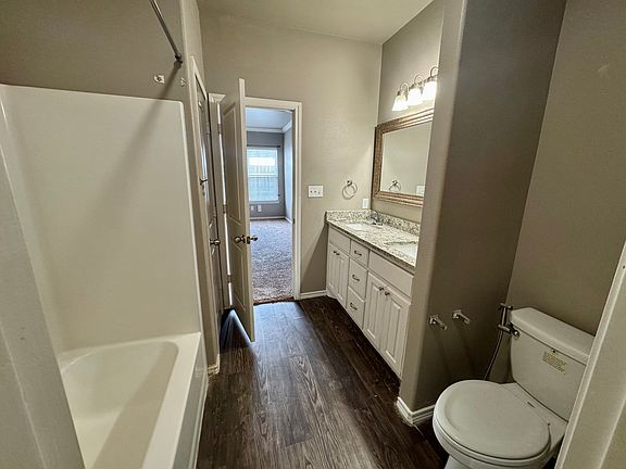5th image of 323 Silvercreek Dr