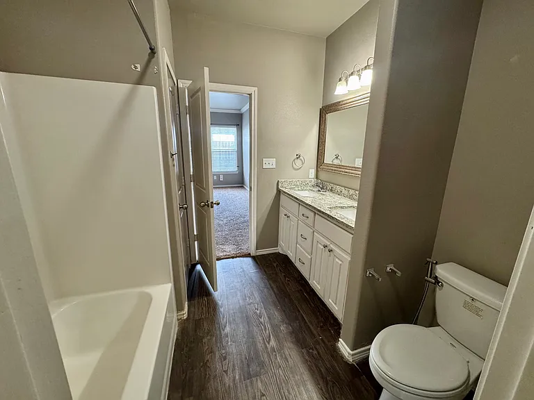 323 Silvercreek Dr — Photo 5