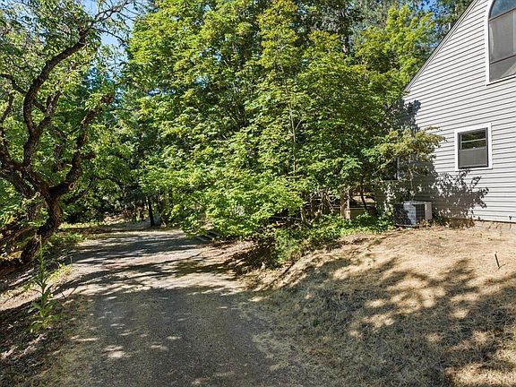 5th image of 128 Strawberry Ln