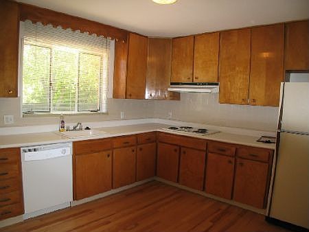 Bright, Clean Kitchen