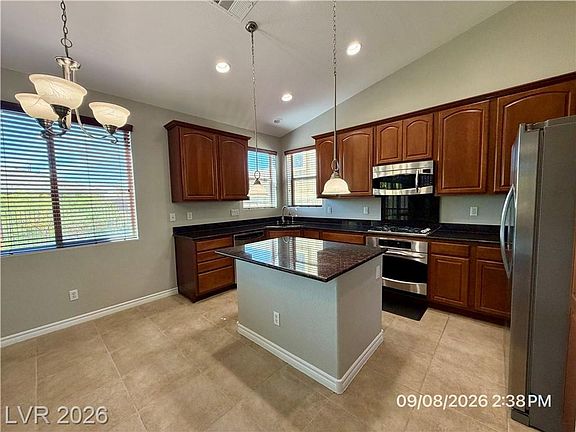 5th image of 2721 Auchmull St