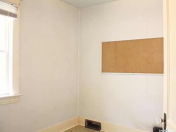 5th image of 111 L AVENUE S
