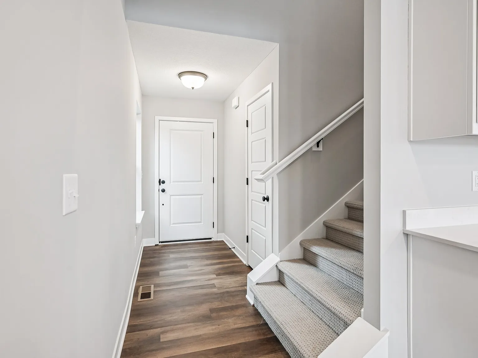 4 bed, 2500 sqft, $2,800 — Photo 3
