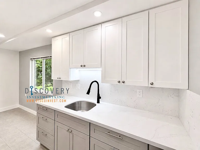 Bancroft Ave. 562 — Photo 12