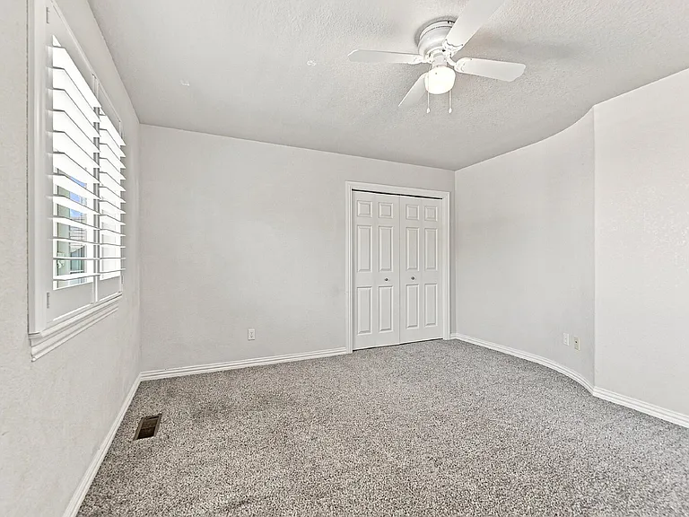2425 Vanreen Dr — Photo 35