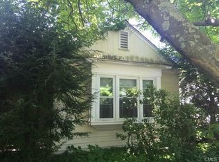 8 Overlook Ter, Danbury, CT 06811