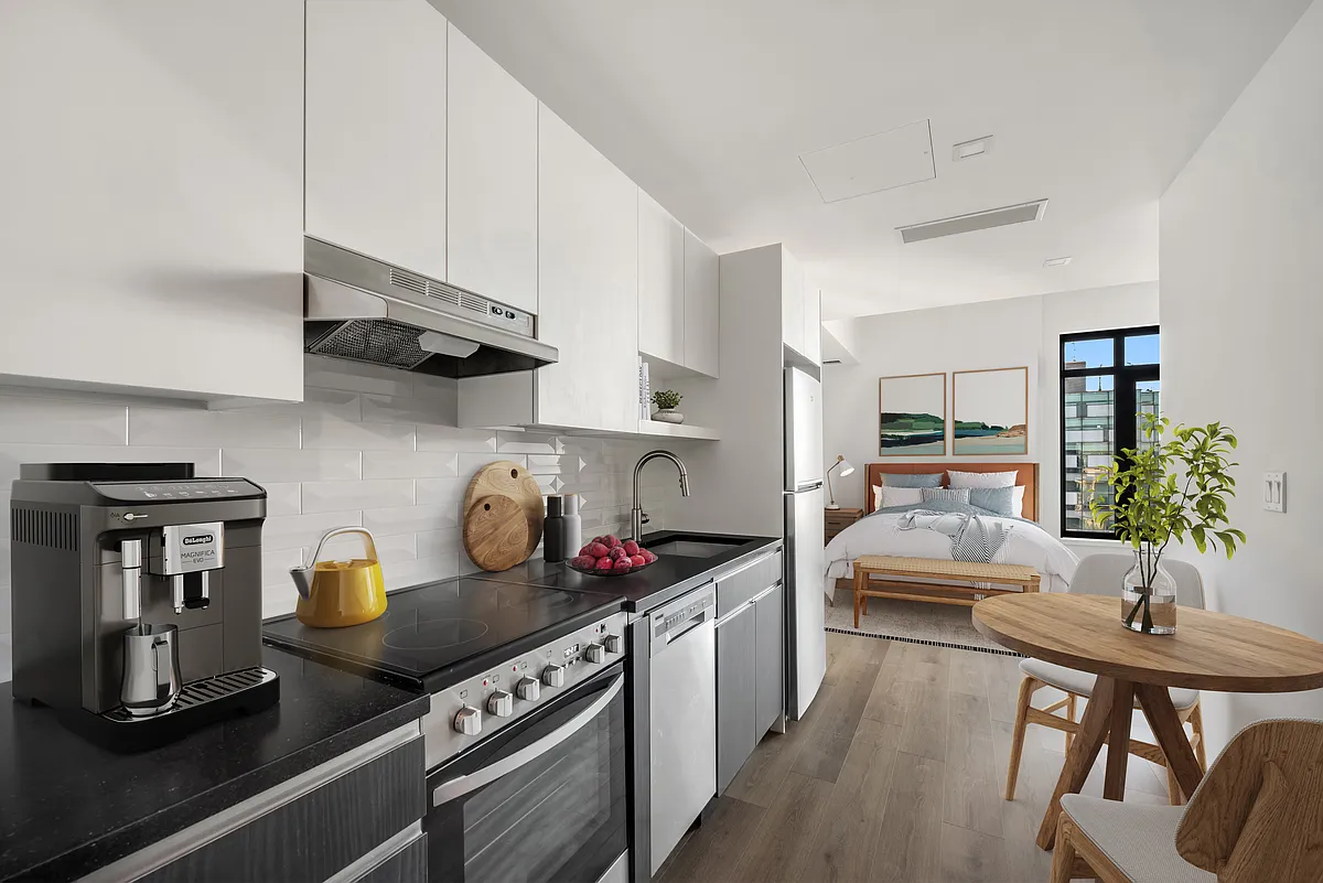 Building Photo - 299 E 161st St #208