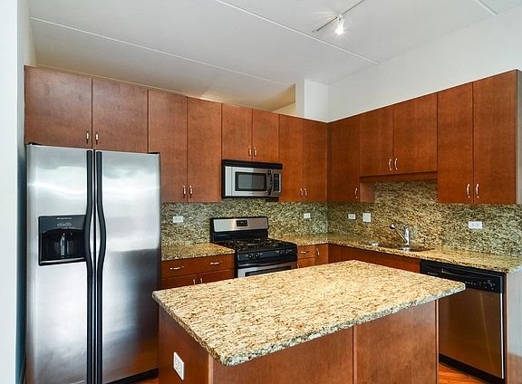 4th image of 3125 W Fullerton Ave APT 208