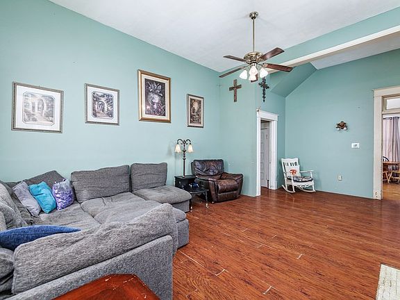 5th image of 301 N 11th St