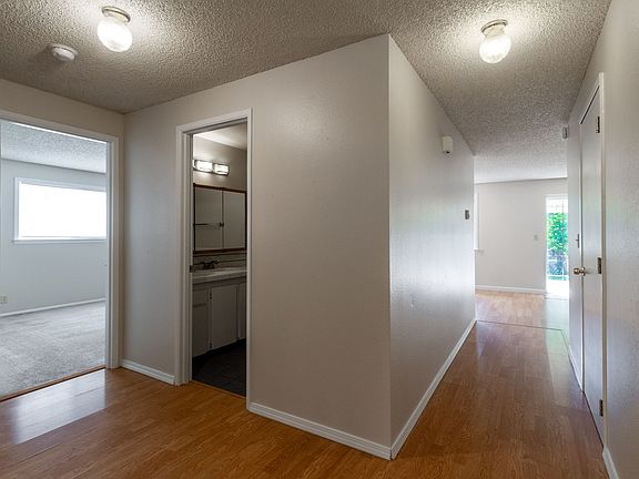 5th image of 13717 SE 20th Cir