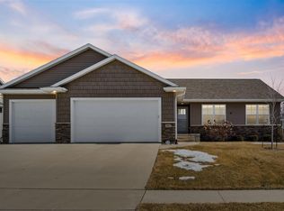 5913 Rock Ridge Dr, Marion, IA 52302