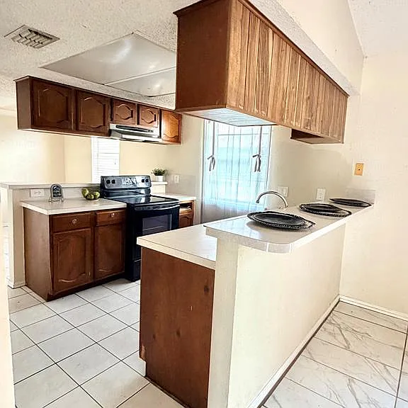 63 Calgary Ct — Photo 9