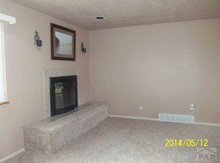 6 Bitterweed Ct, Pueblo, CO 81001