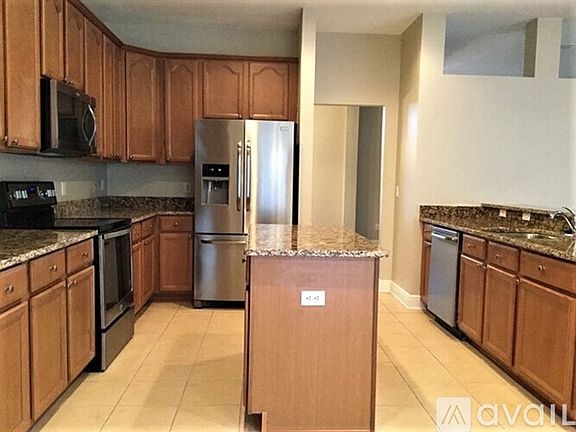 4th image of 921 Shadowmoss Dr