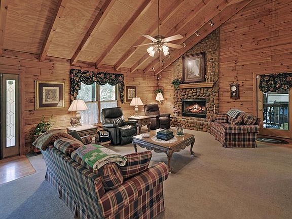 5th image of 300 Lake Forest Dr