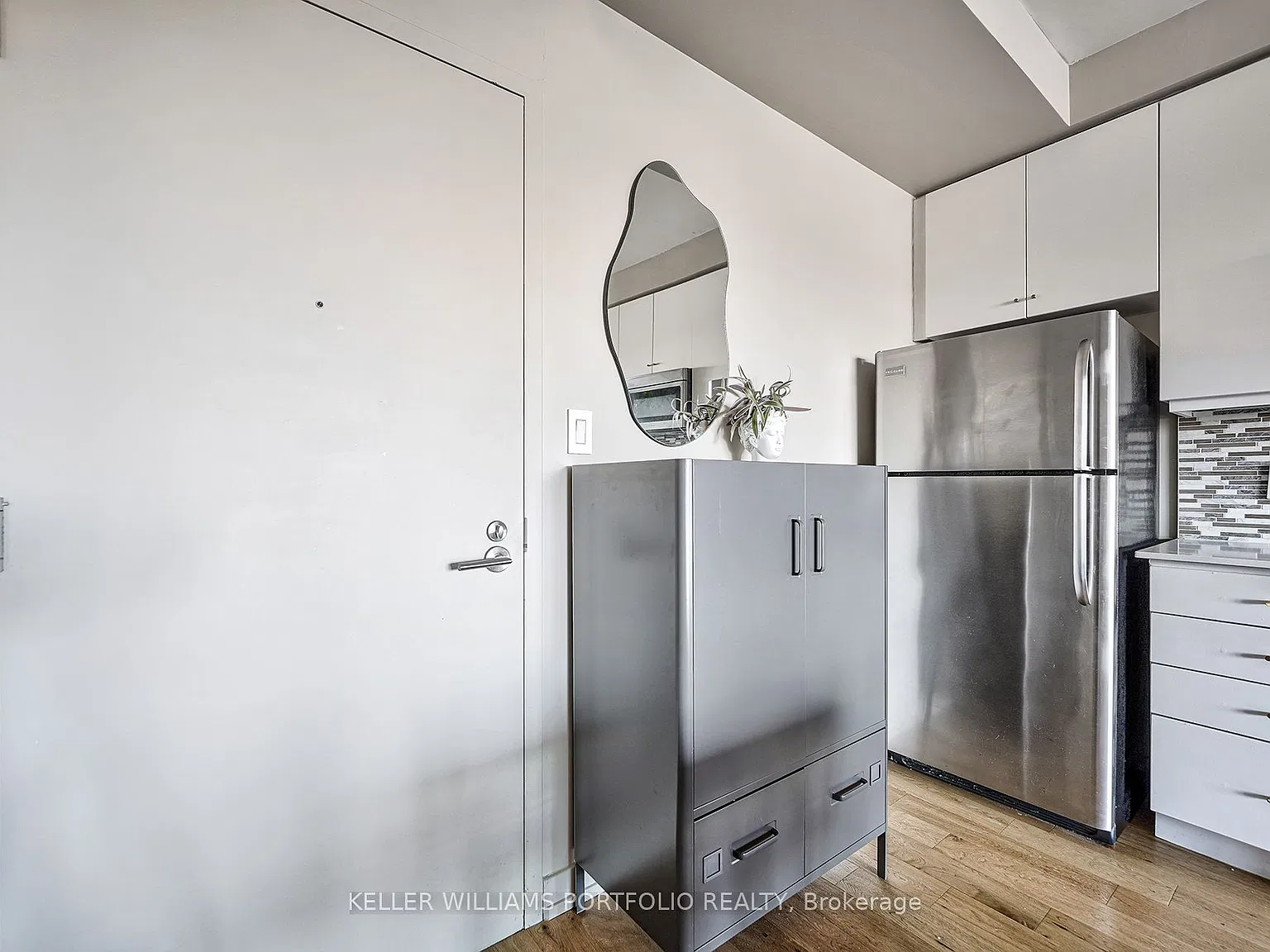 Bohemian Embassy Flats & Lofts — Photo 3