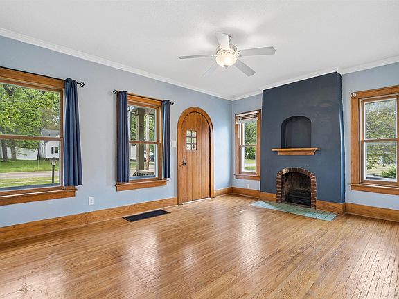 2nd image of 1827 Rainbow Dr