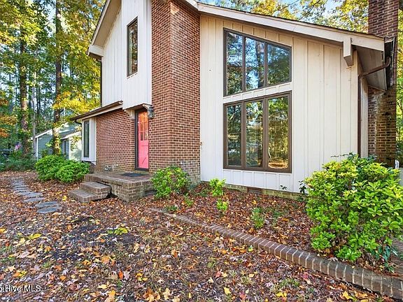 3rd image of 100 Pineview Drive