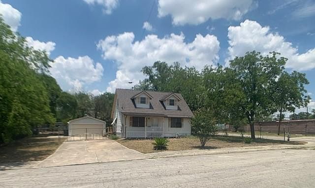 3 lots fenced yard