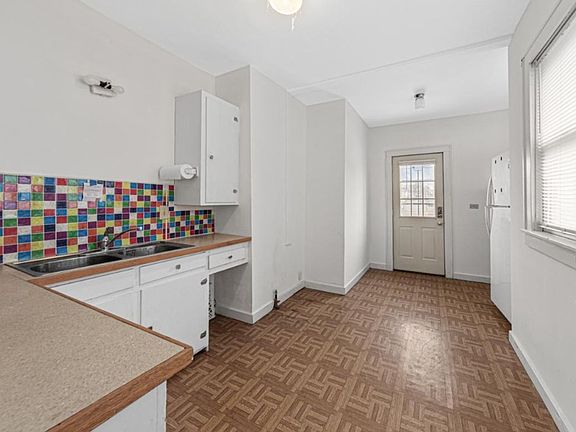 5th image of 214 W College St #1