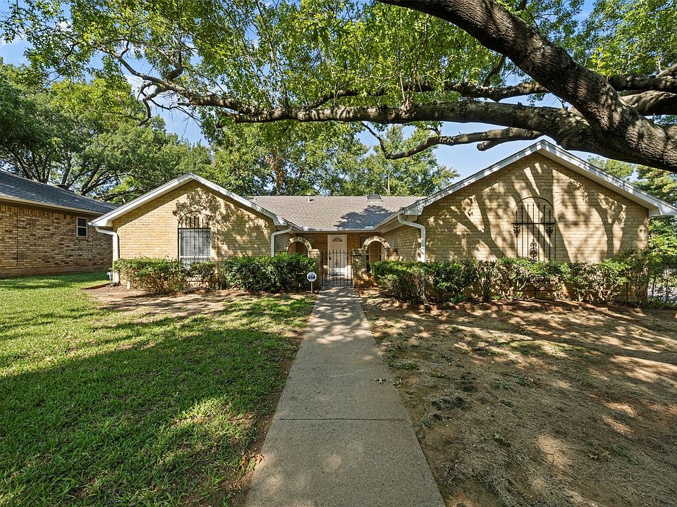 1st image of 2200 Shady Meadow Ct