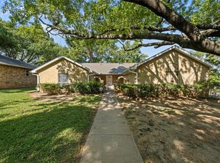 2200 Shady Meadow Ct, Arlington, TX 76013