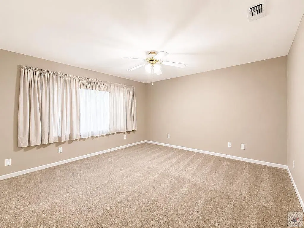 3 bed, 2424 sqft, $2,100 — Photo 3