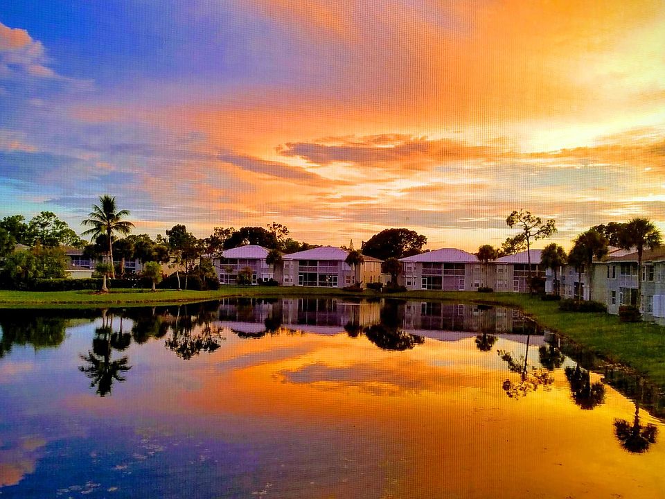 Magnificent Sunset lake view from your Lanai/Balcony