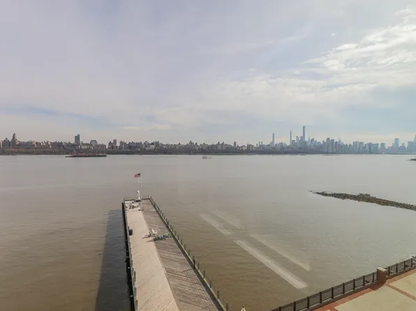 10 Main Street image 14 of 23