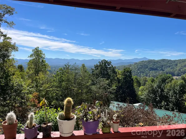 121 Hidden Meadow Dr, Candler, NC 28715