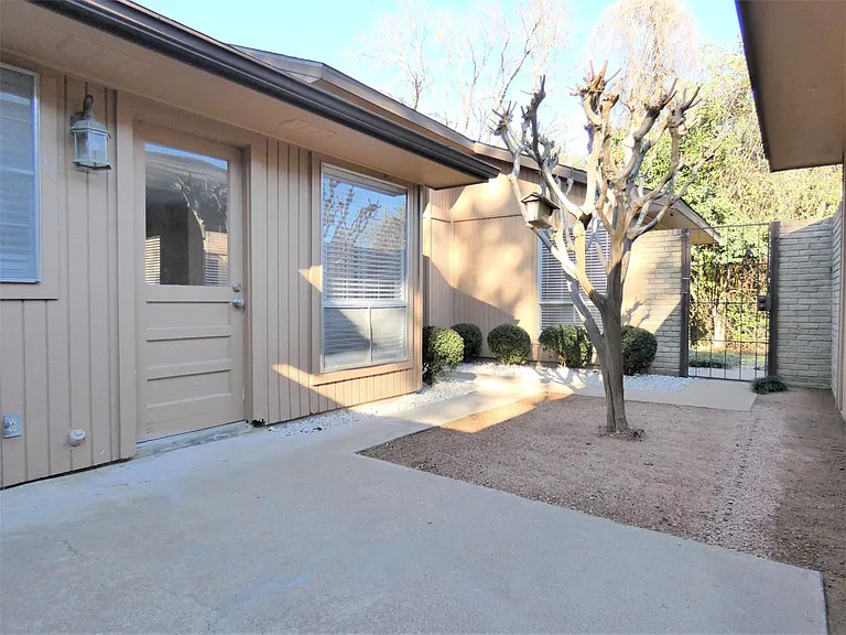 604 Golfview Dr — Photo 3