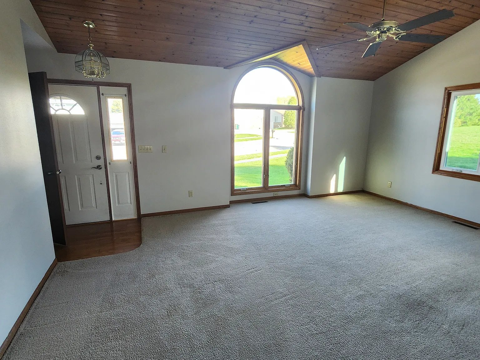 2 bed, 1335 sqft, $1,500 — Photo 1