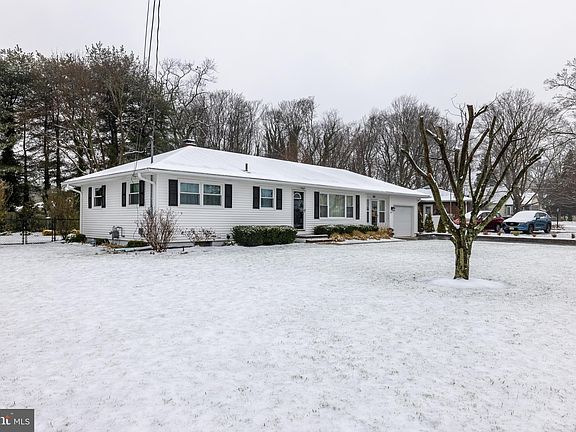 3rd image of 568 Highland Ave