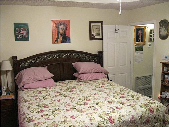 5th image of 1014 Carter St
