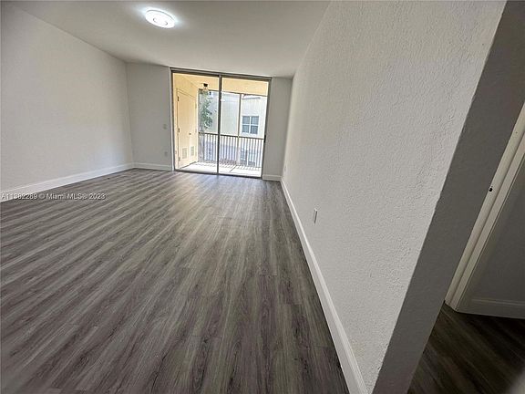 5th image of 8225 Lake Dr #2033