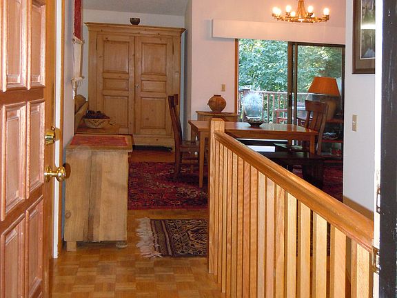 Entrance from st. to main fl
