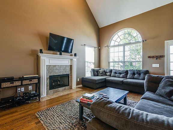 4th image of 105 Bartlett Ln