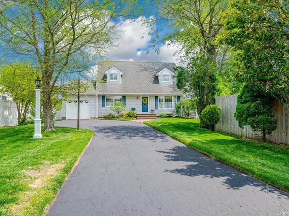 26 Waterview Avenue, Massapequa, NY 11758