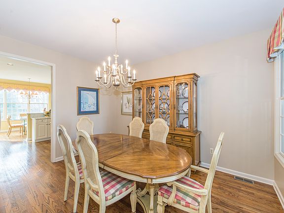 3rd image of 34 Schweinberg Dr