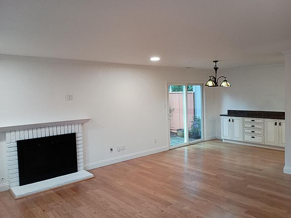 4th image of 1514 Dolphin Dr #1514