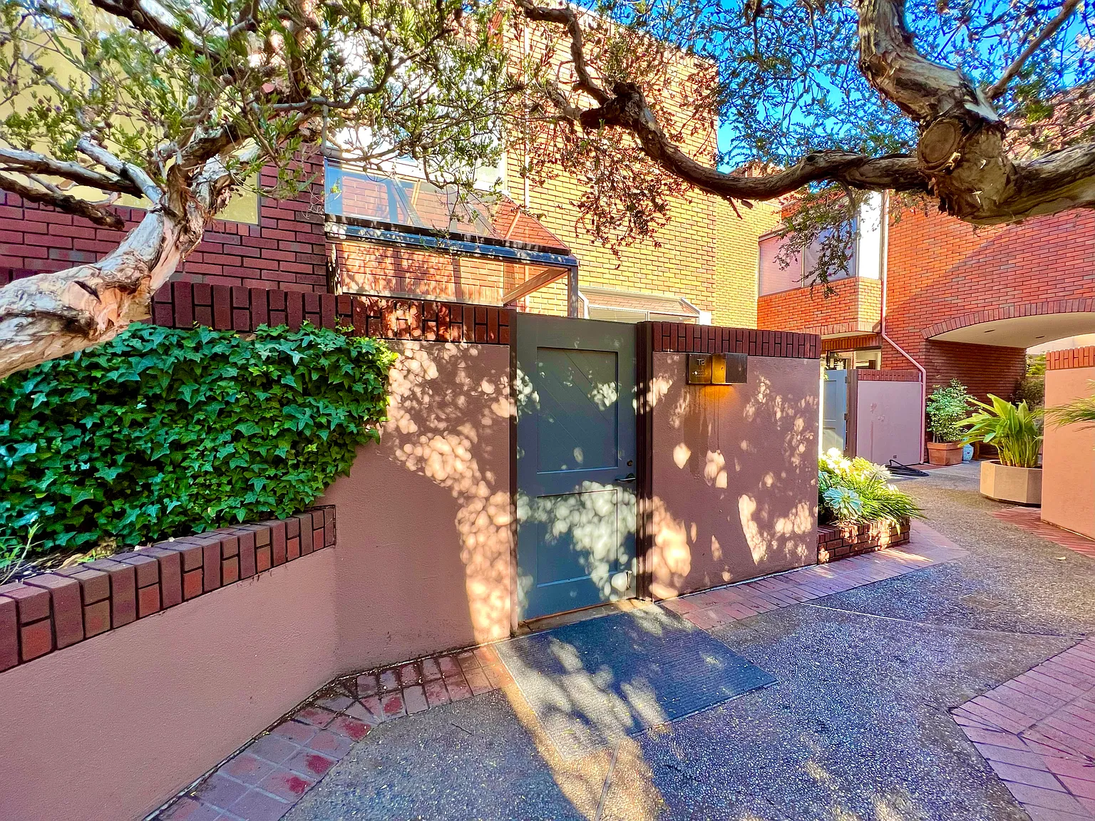 2 bed, 2.5 bath, 1602 sqft, $6,975 — Photo 1