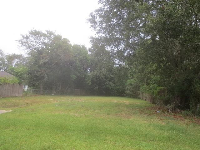 1st image of 102 New York Dr